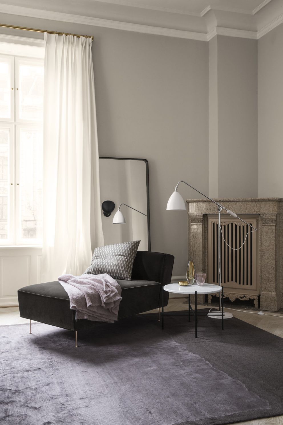 Adnet Rectangular Spiegel large Gubi