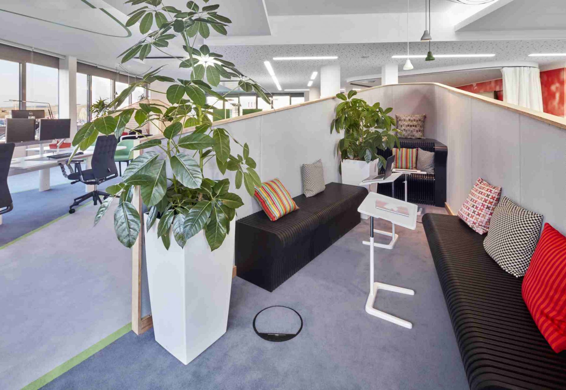 NesTable Beistelltisch Vitra Signalrot