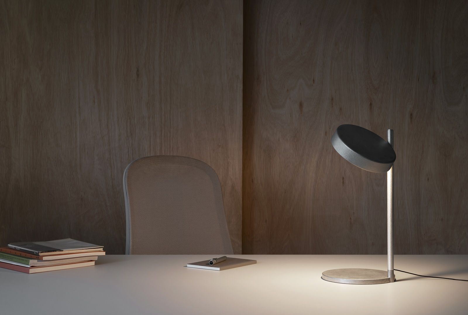 w242 B2 Pastille alu Base Tischleuchte wästberg