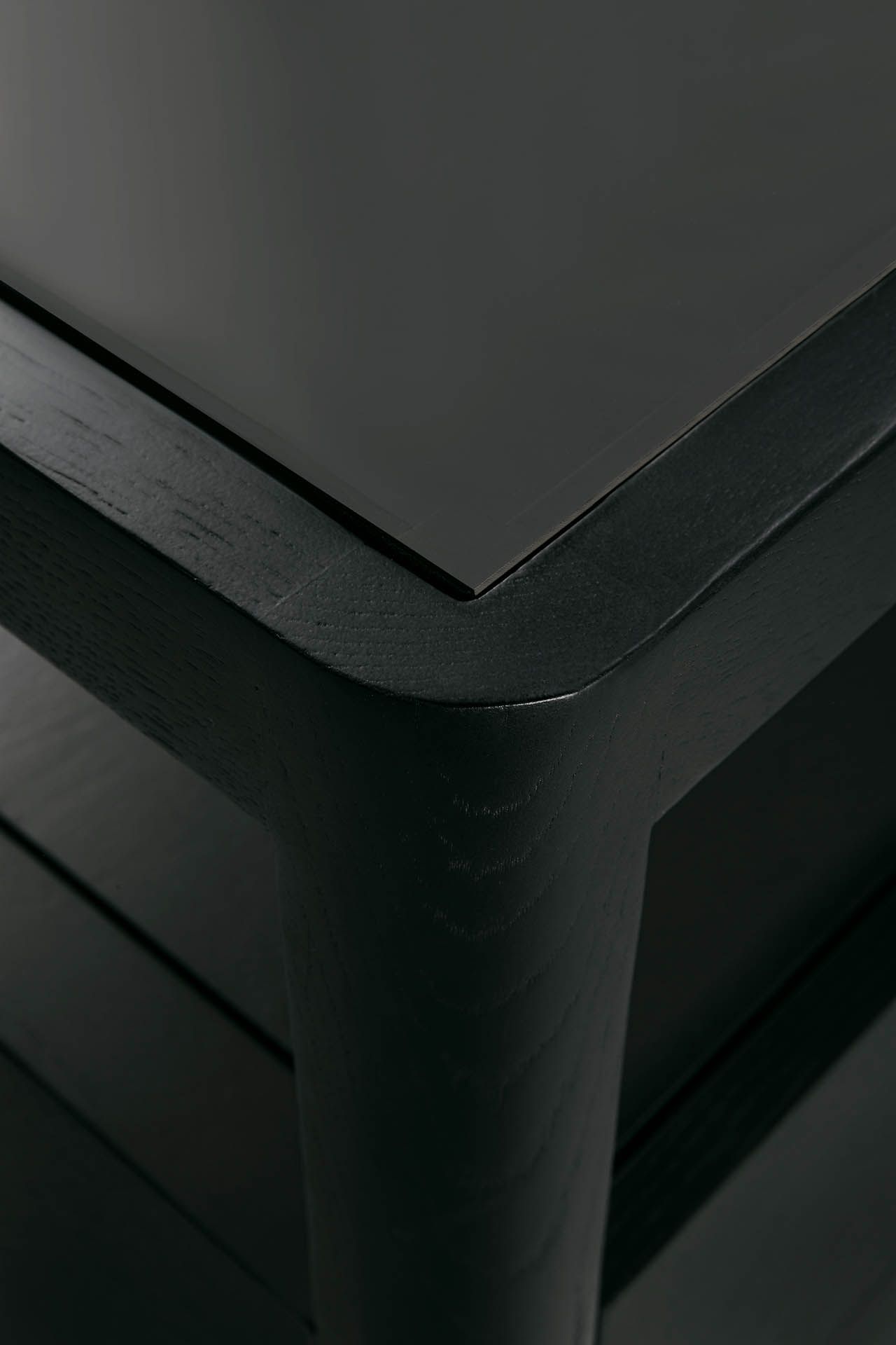 Spindle Kommode mit Schubladen Eiche schwarz lackiert Ethnicraft