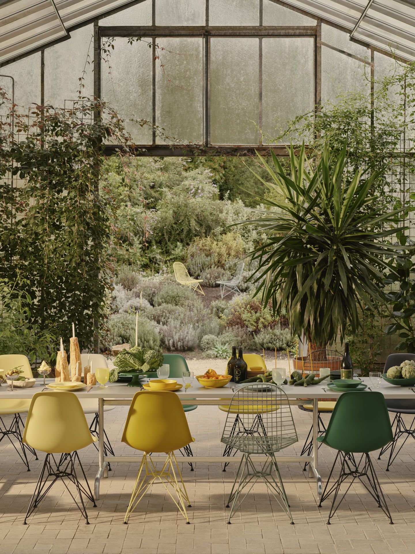 Eames Plastic Side Chair DSR Stuhl Vitra