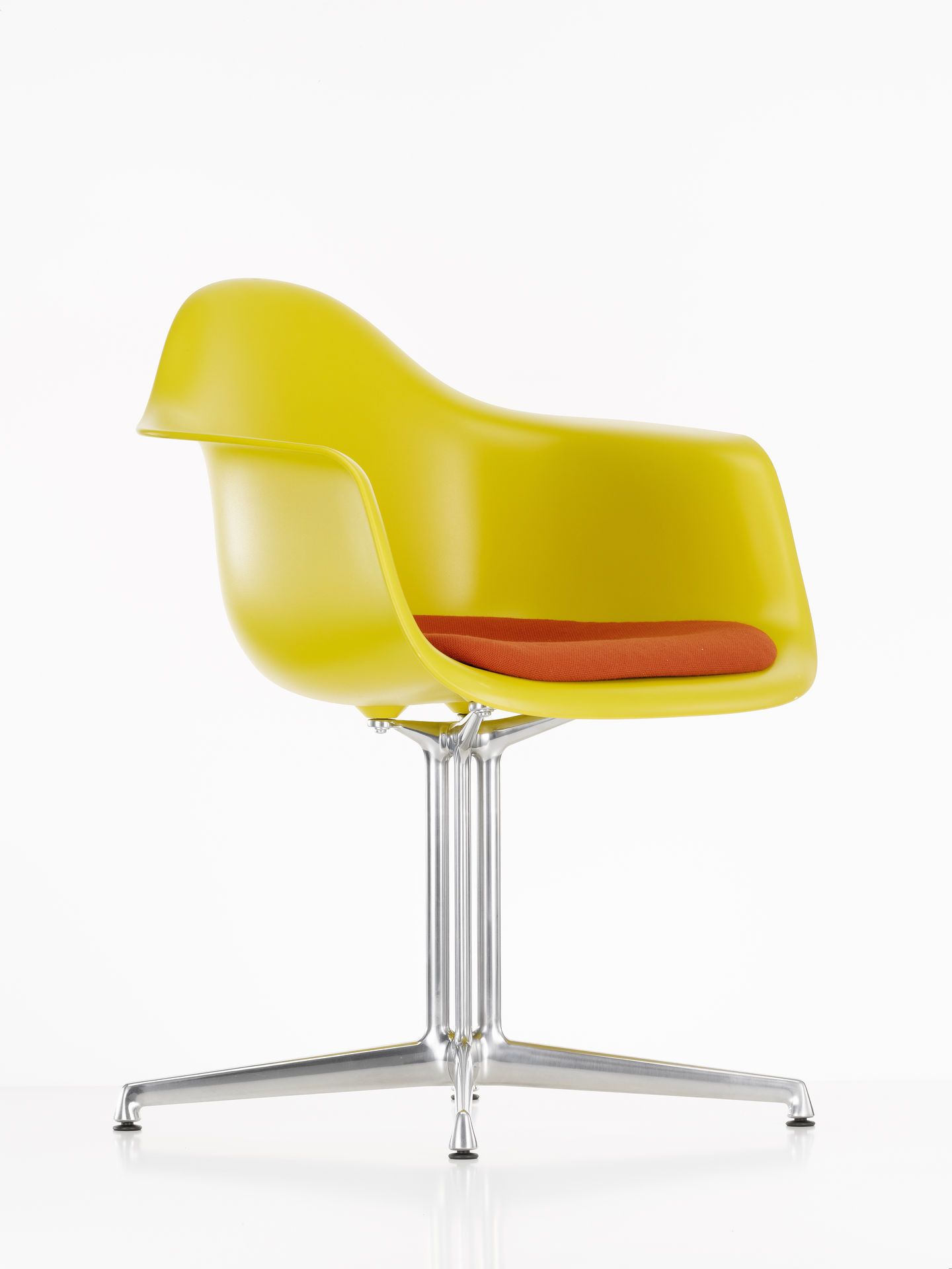 Eames Plastic Arm Chair DAL mit Sitzpolster Vitra