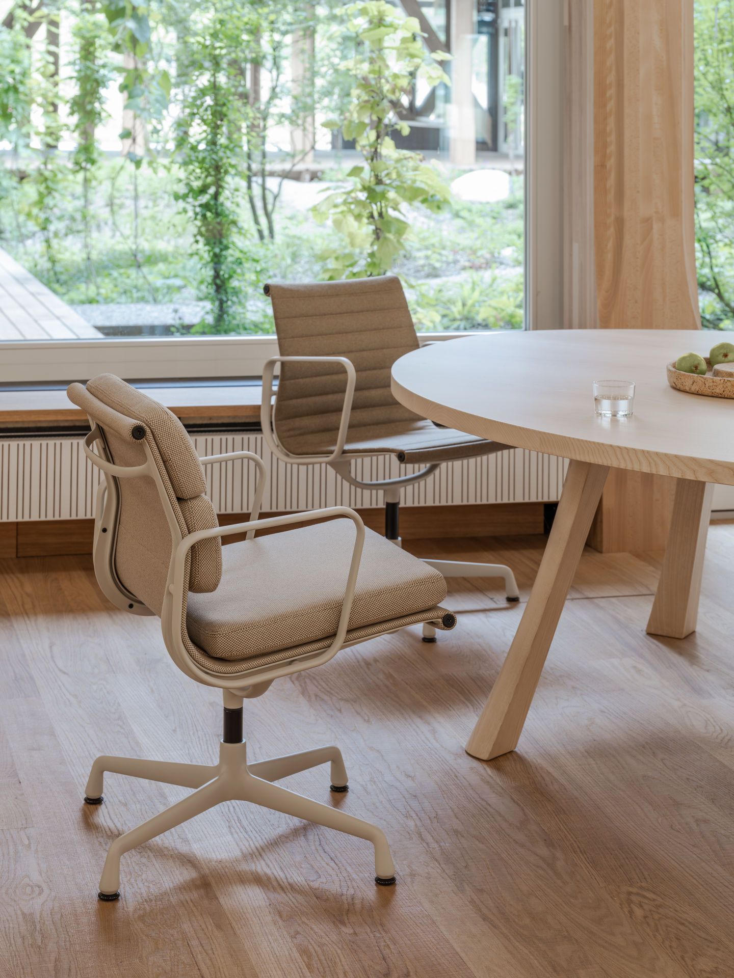 Aluminium Chair EA 108 / EA108 Stuhl Vitra