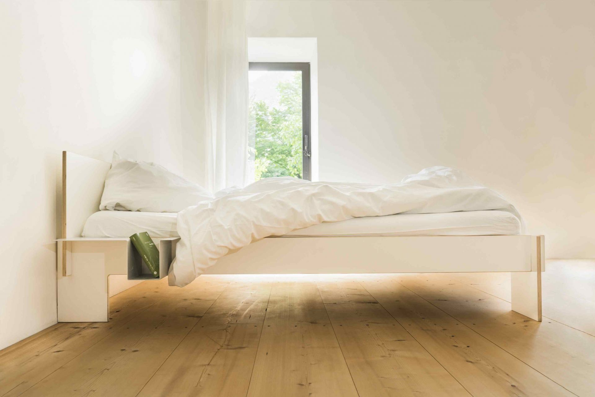 Siebenschläfer Bett mit Kopfteil Nils Holger Moormann B 180 Schwarz