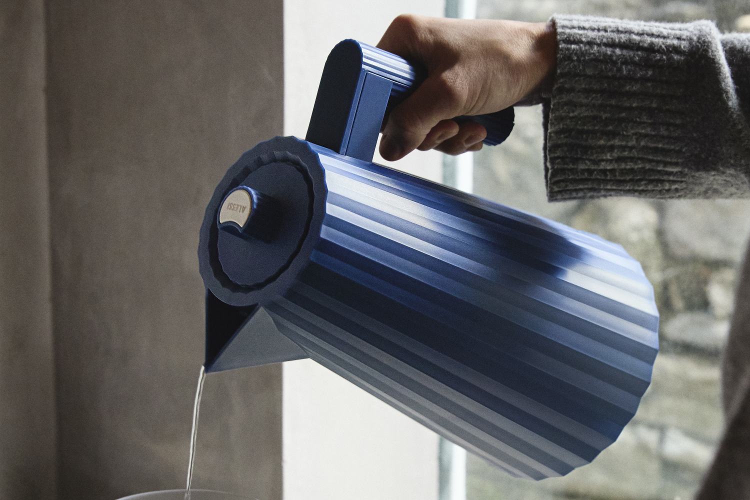 MDL06 Plissé Wasserkocher Alessi Blau