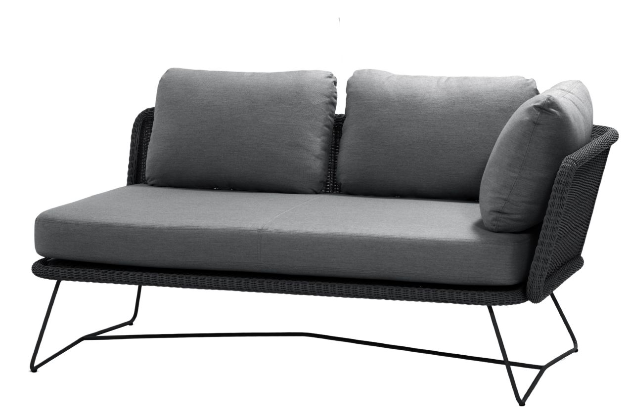 Horizon Outdoor Modulsofa 2-Sitzer links mit schwarzem Cane-Line Gestell und grauen Kissen.
