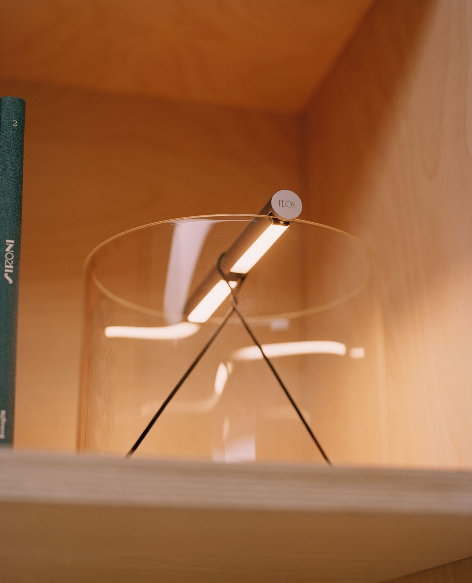 To-Tie T3 LED Tischleuchte Flos Schwarz eloxiert