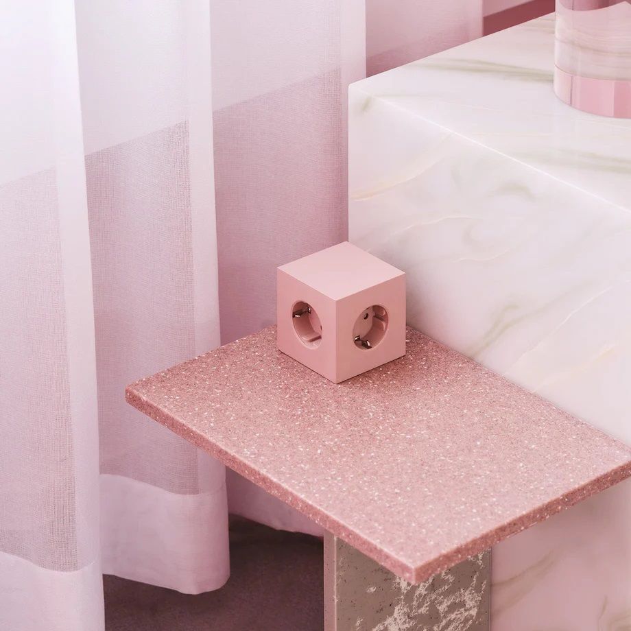 Avolt Steckdosenwürfel mit USB C dfp Design Pink