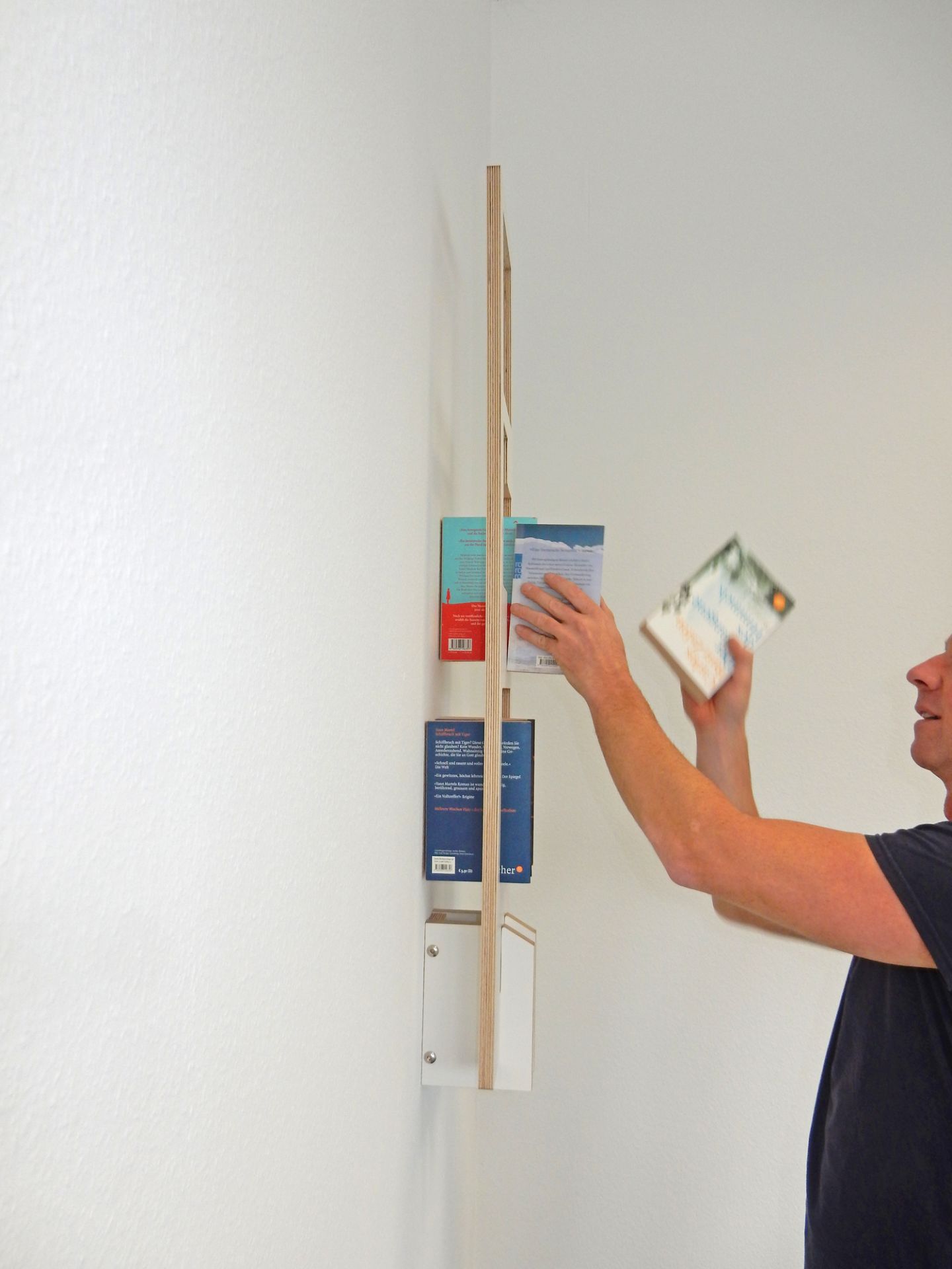 Lesestoff Bücherregal Tojo